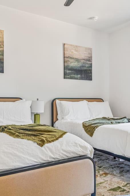 Modern 4br Retreat In Uptown! *