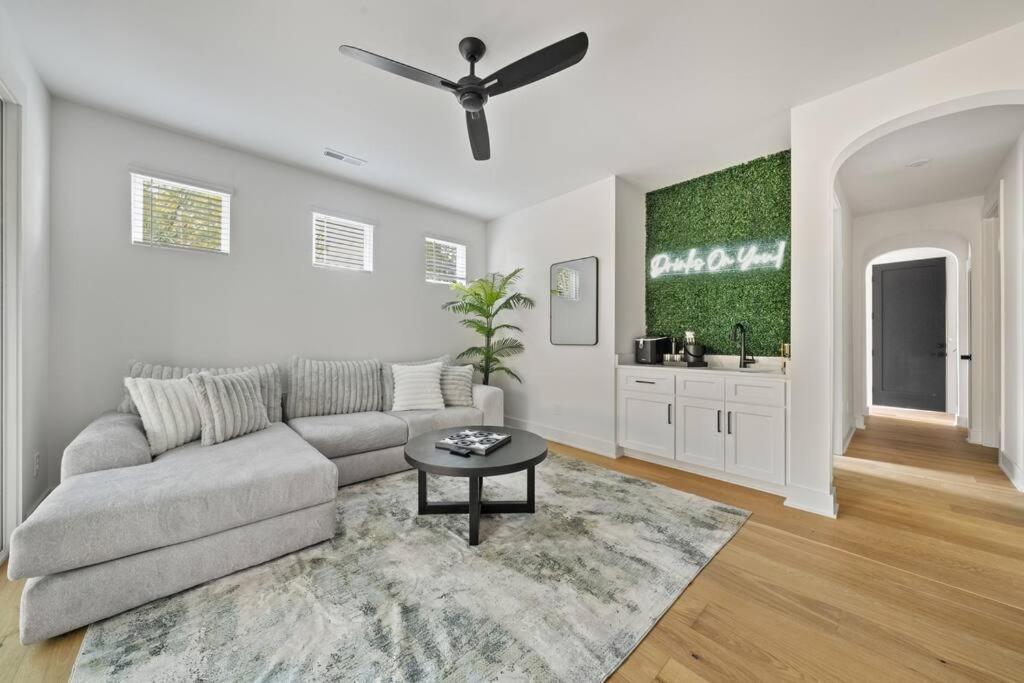 Holiday home Modern 4br Retreat In Uptown! *