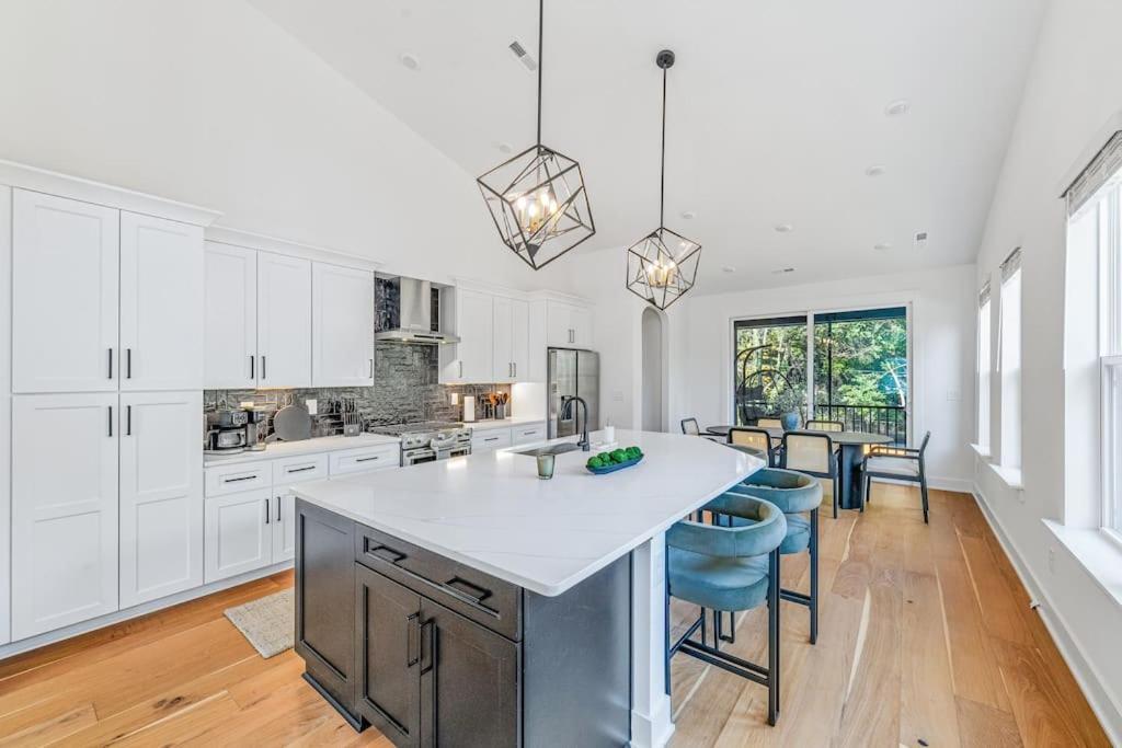 Modern 4br Retreat In Uptown! Holiday home